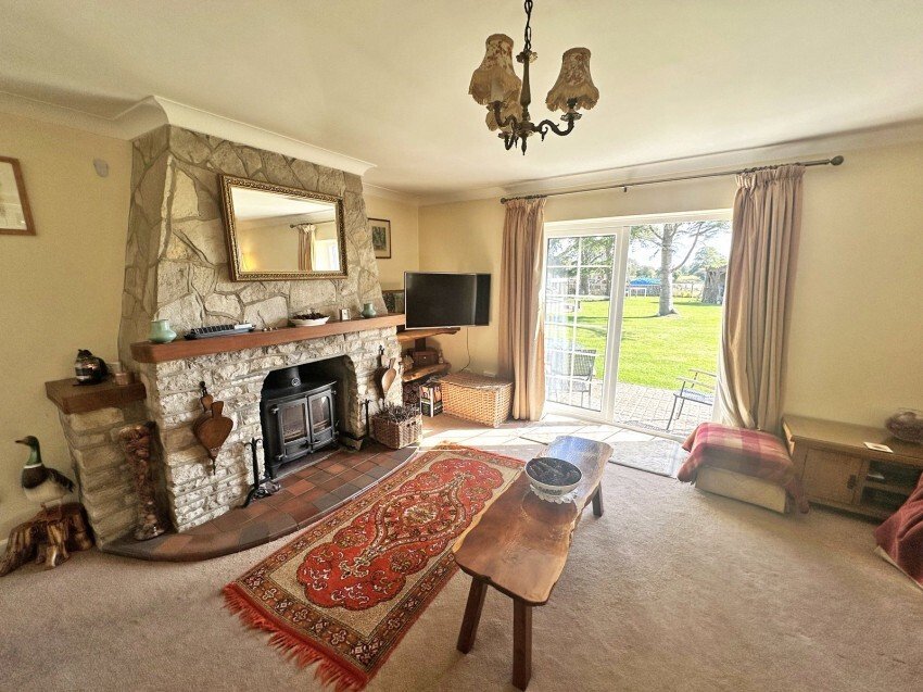 Bungalow in Lymington, England 4 - 17648063