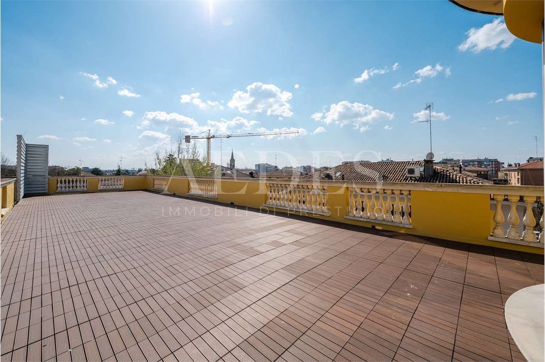 Apartment in Historic Center, Modena, Emilia-Romagna 5 - 17660124