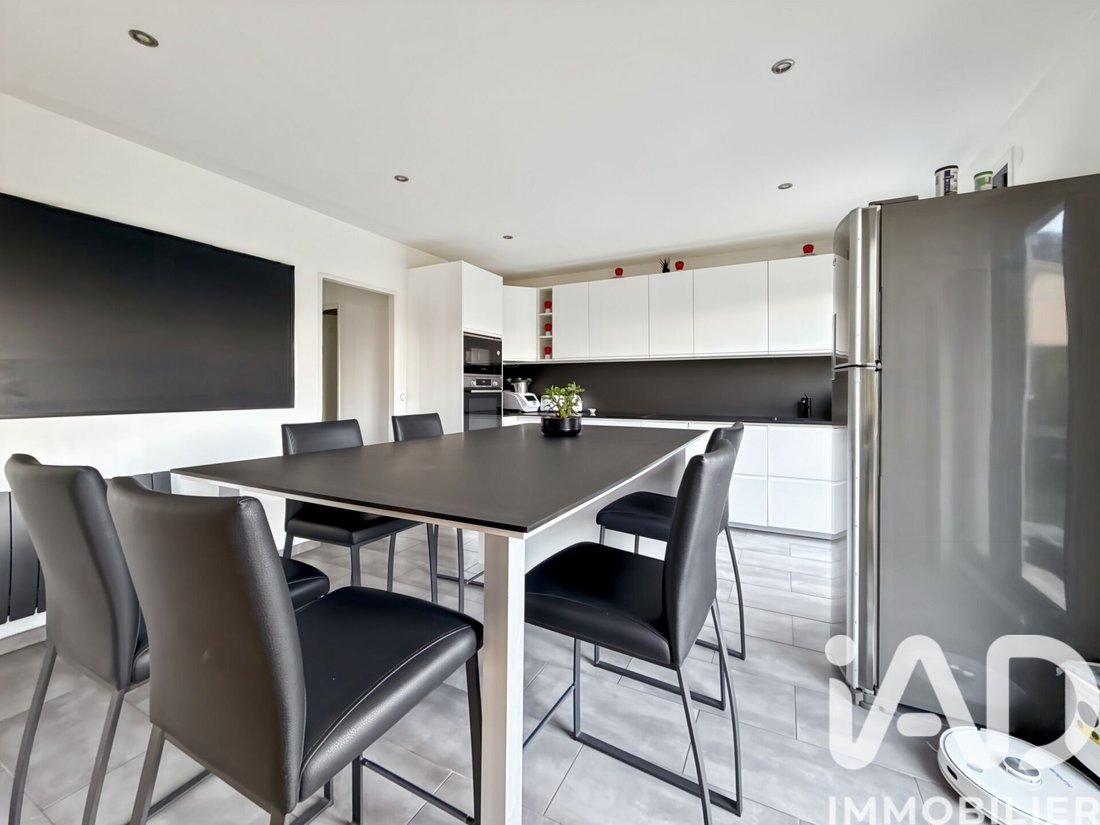House in Chennevieres-sur-Marne, Ile-de-France, France 5 - 16668636