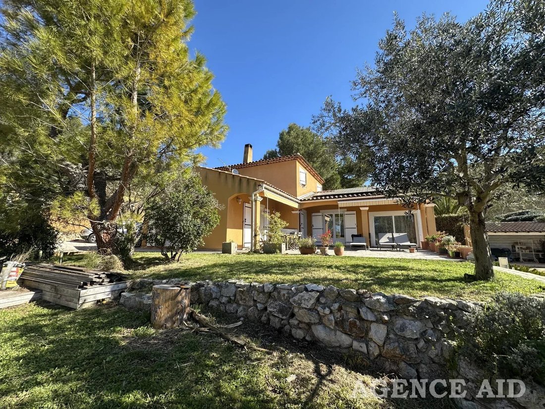 Villa in Cuges-les-Pins, Provence-Alpes-Côte d'Azur, France 1 - 17645890