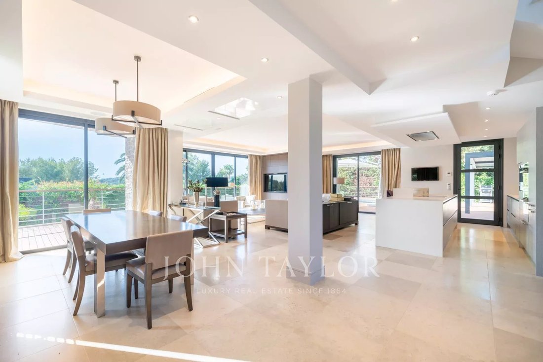Villa in Antibes, Provence-Alpes-Côte d'Azur, France 5 - 17646972