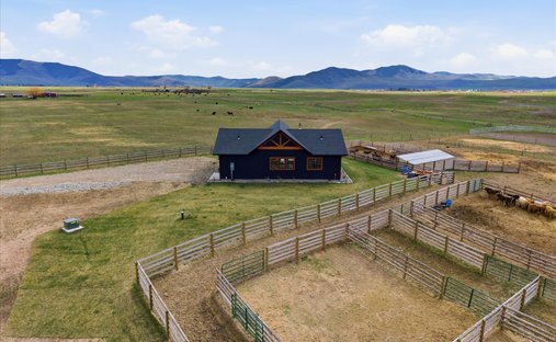 House in Hot Springs, Montana, United States 1