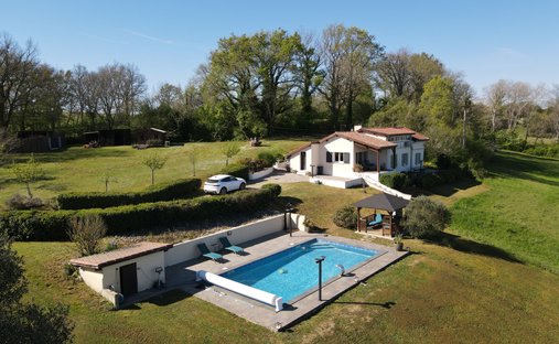 House in Sainte-Maure-de-Peyriac, Nouvelle-Aquitaine, France 1