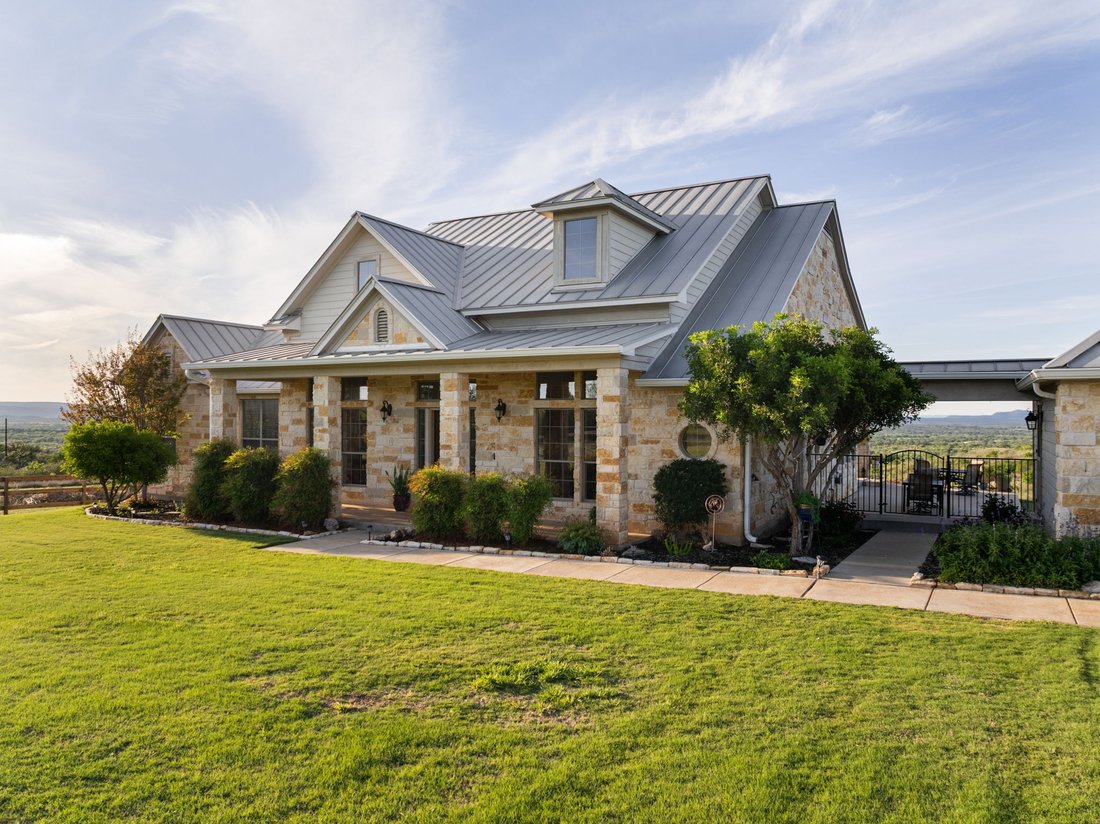 House in Round Mountain, Texas, United States 1 - 17646053
