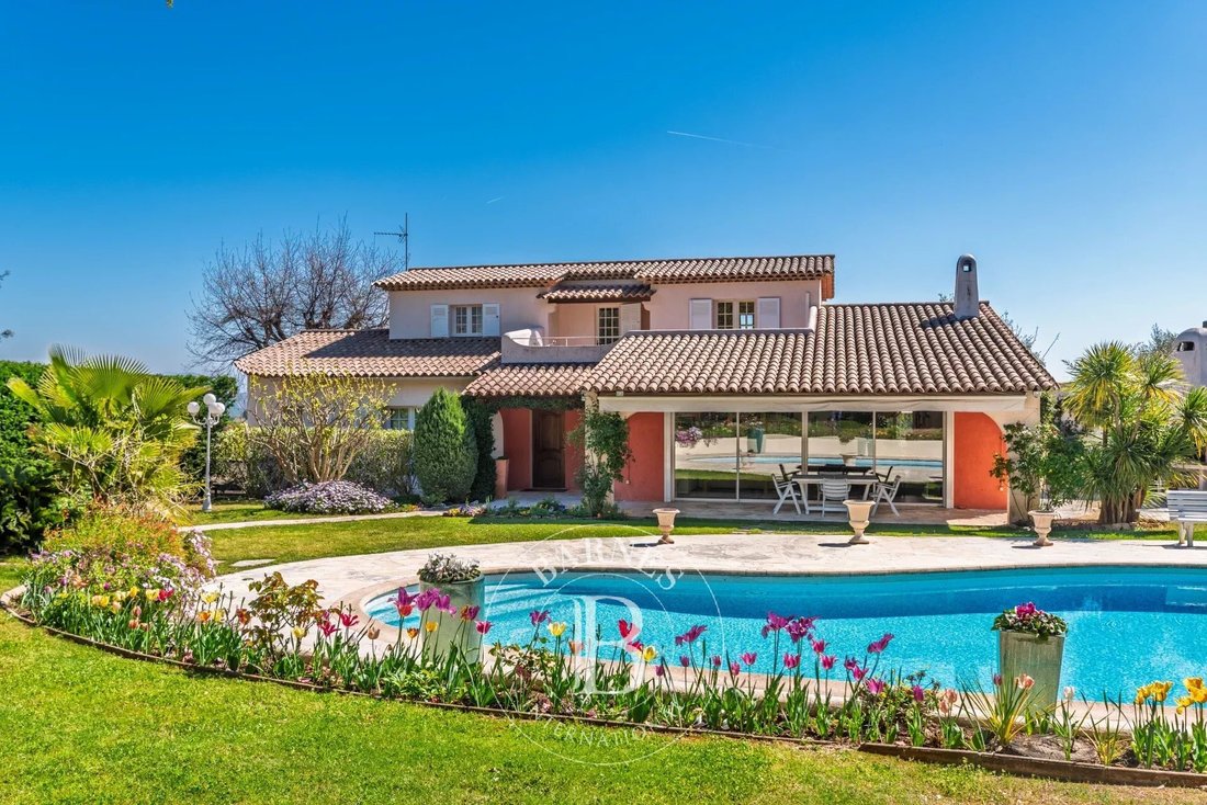 House in Le Rouret, Provence-Alpes-Côte d'Azur, France 1 - 17650360