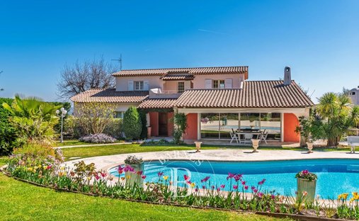 Maison à Le Rouret, Provence-Alpes-Côte d'Azur, France 1
