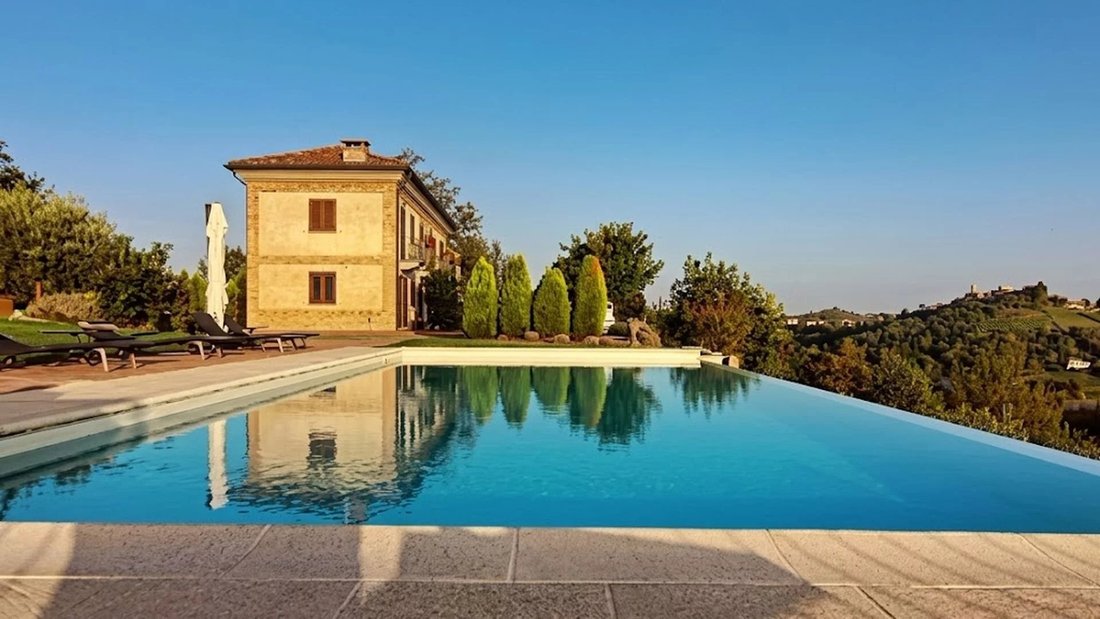 Villa in Vigliano d'Asti, Piedmont, Italy 1 - 17646778