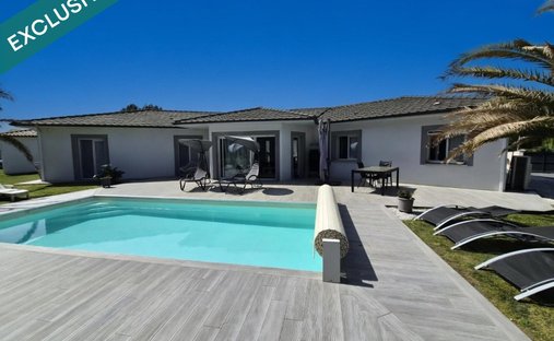 House in Lesparre-Medoc, Nouvelle-Aquitaine, France 1