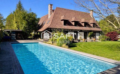 House in Saint Marc-Croix de Pierre-Saint Nicaise, Rouen, France 1