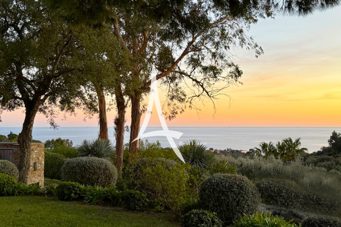 Villa in La Croix-Valmer, Provence-Alpes-Côte d'Azur, France 5 - 15848282
