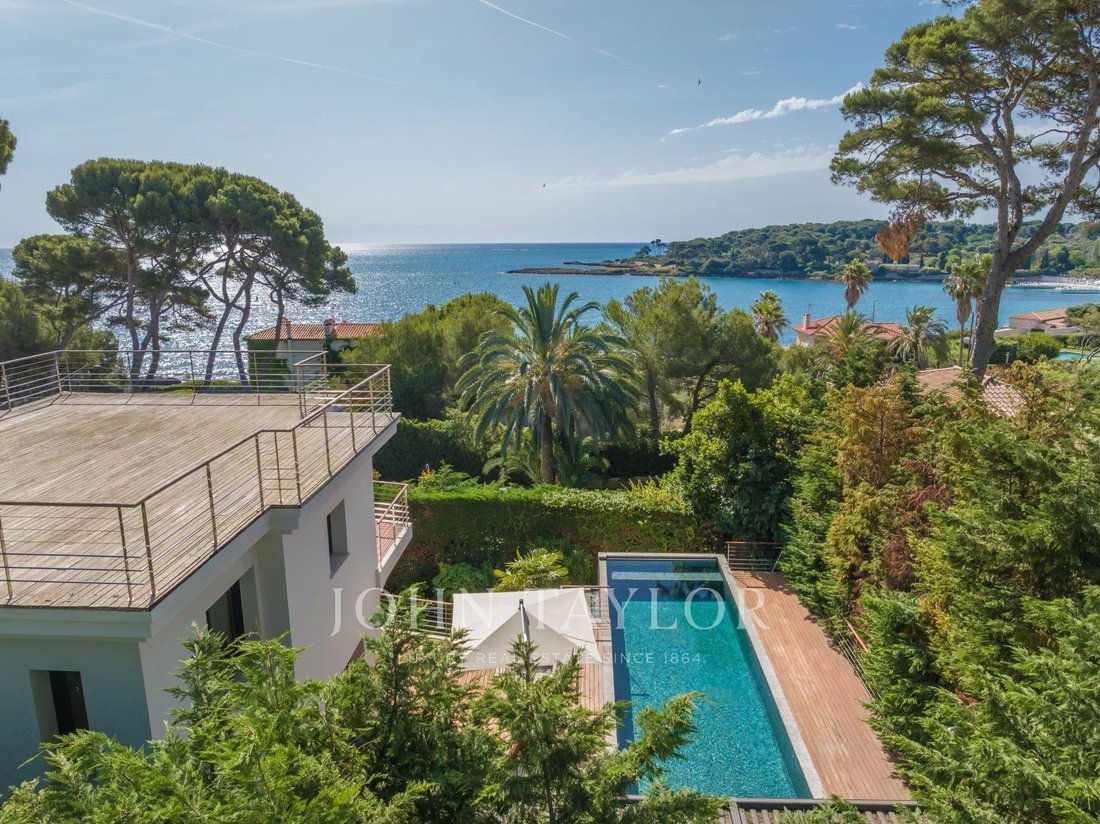 Villa in Antibes, Provence-Alpes-Côte d'Azur, France 2 - 17646972