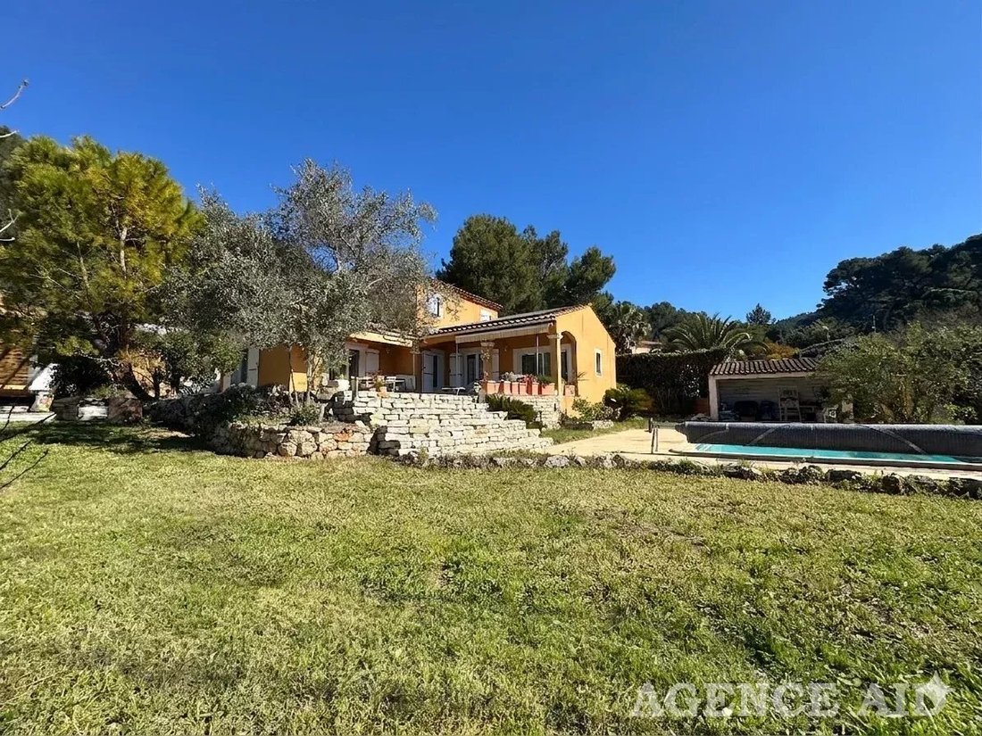 Villa in Cuges-les-Pins, Provence-Alpes-Côte d'Azur, France 2 - 17645890