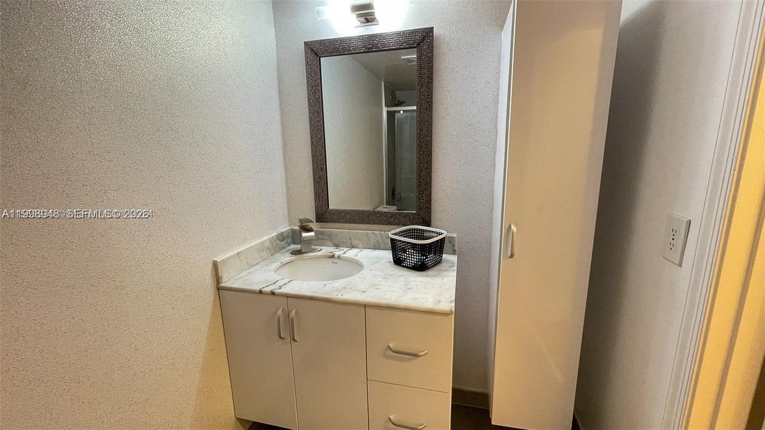 Condo in Miami, Florida, United States 4 - 17648375