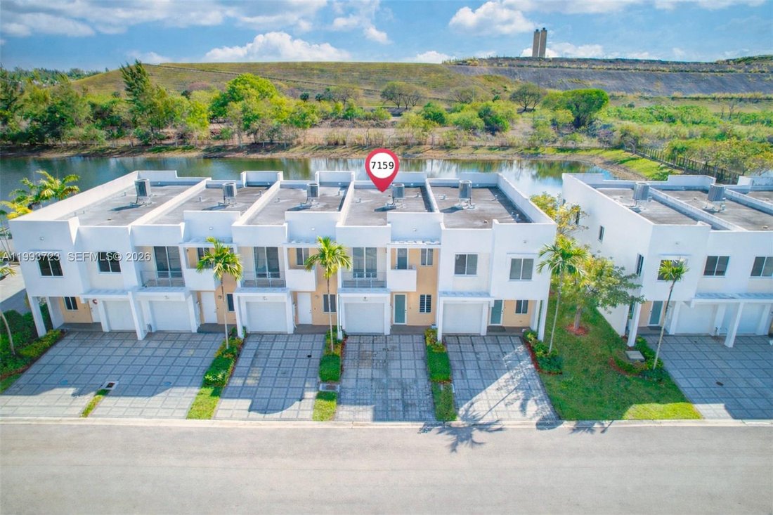 Townhouse in Doral, Florida, United States 1 - 17648439