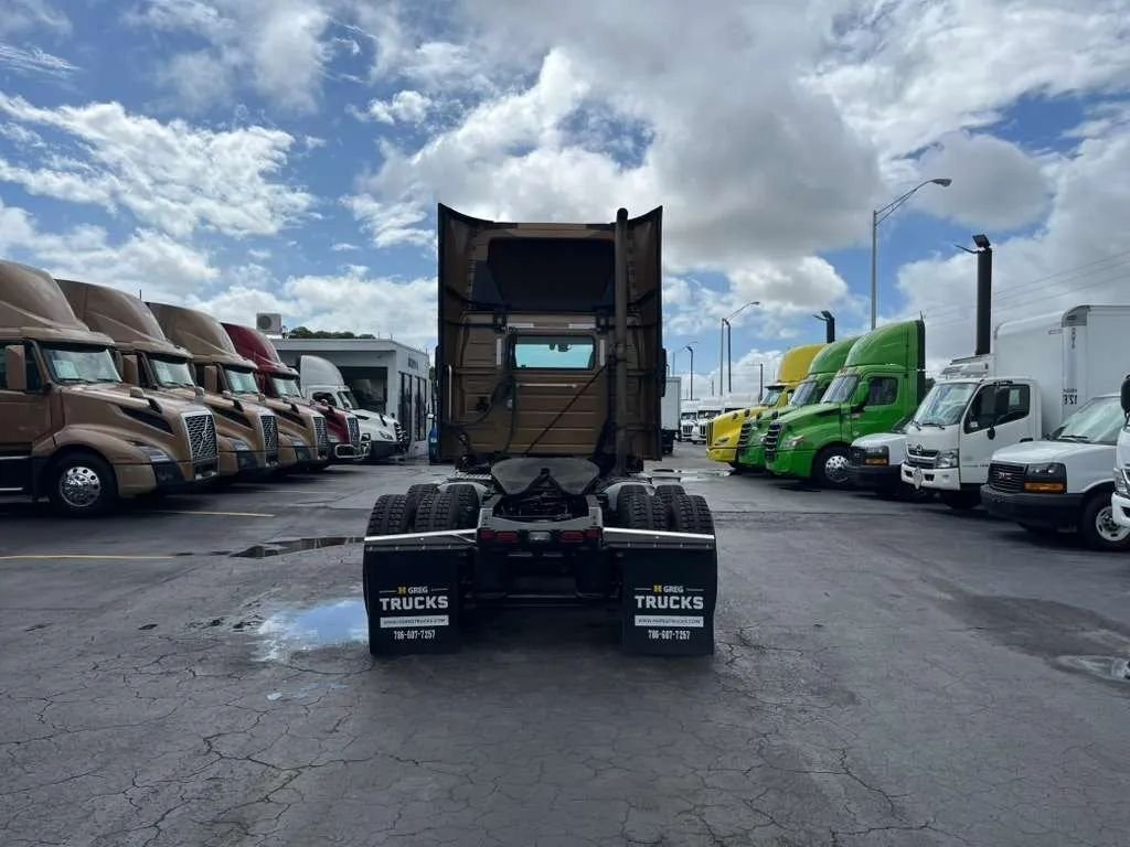 2019 Volvo Commercial VNL VNL 300 Day Cab in Miami, FL, United States 5 - 17647372