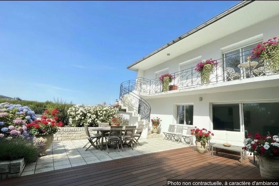 House in Biarritz, Nouvelle-Aquitaine, France 1 - 17651503