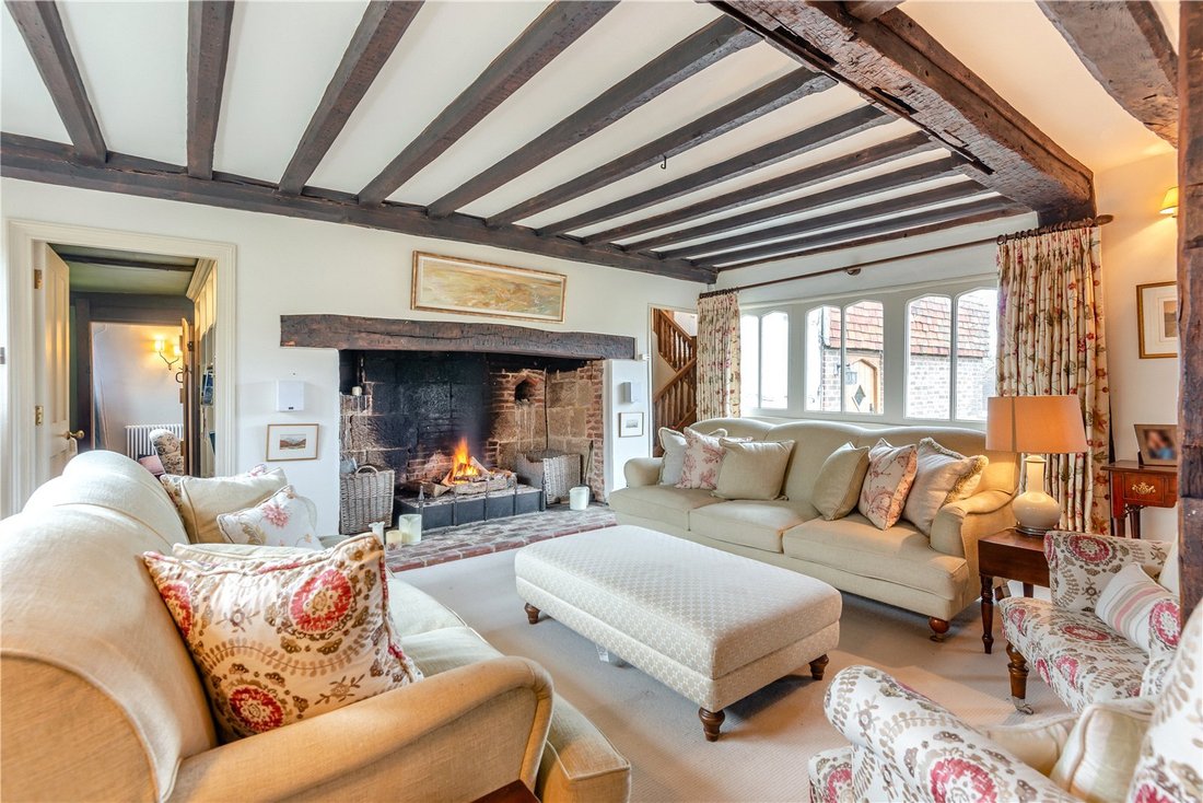 House in Copthorne, England 4 - 17646371