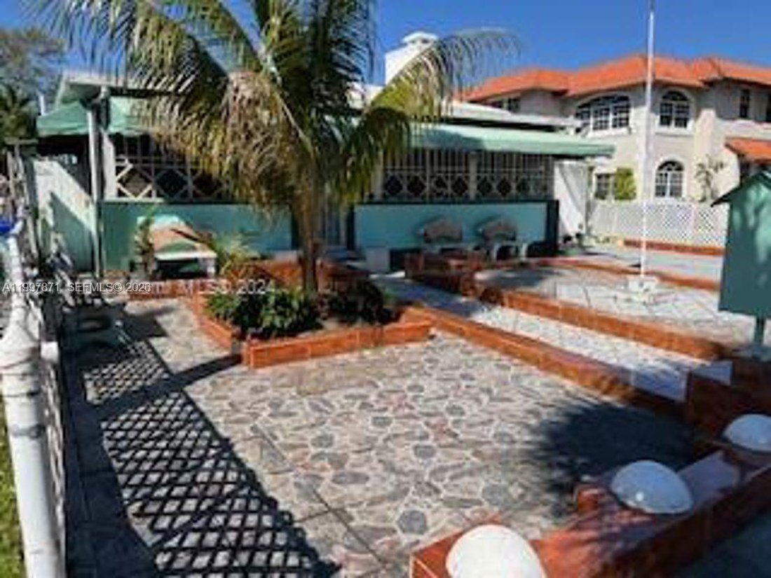 House in Miami, Florida, United States 5 - 17648443