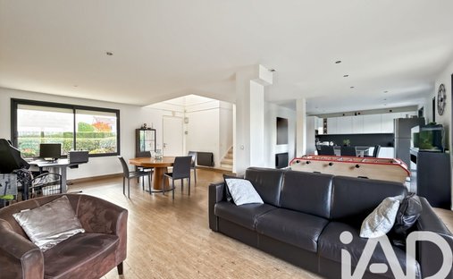 House in Chennevieres-sur-Marne, Ile-de-France, France 1