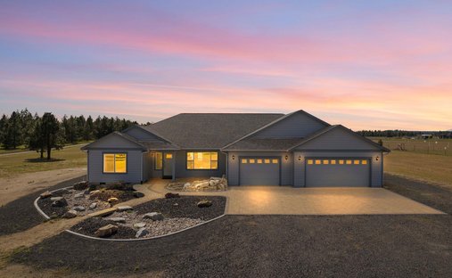House in Chattaroy, Washington, United States 1