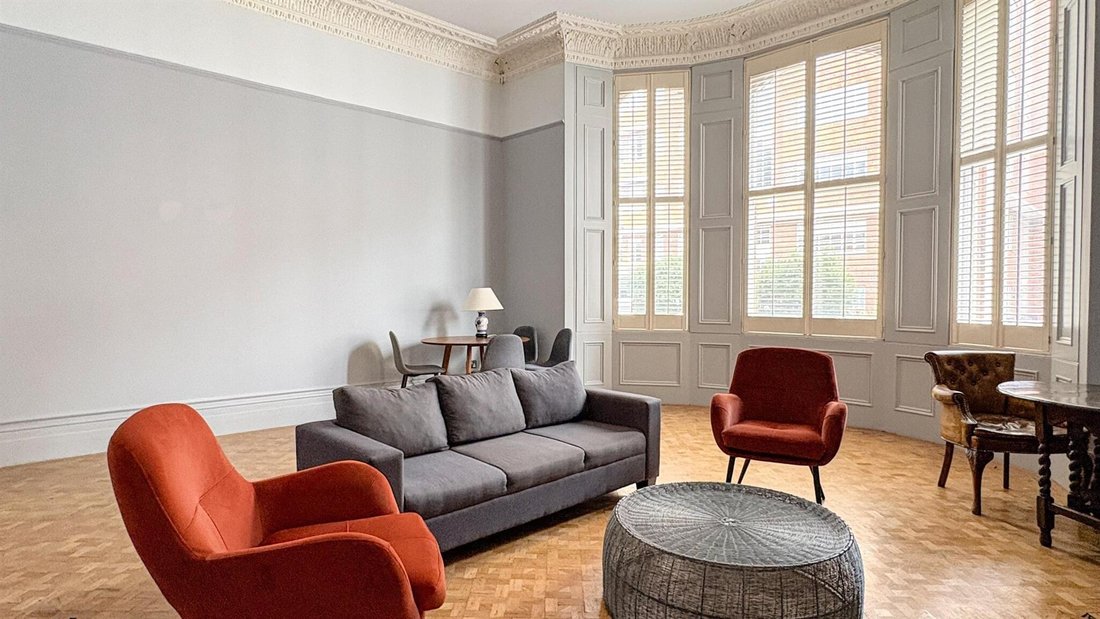 Apartment in Earls Court, Kensington And Chelsea, England 2 - 17645133