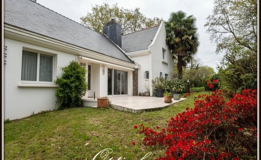 House in La Chapelle-sur-Erdre, Pays de la Loire, France 1