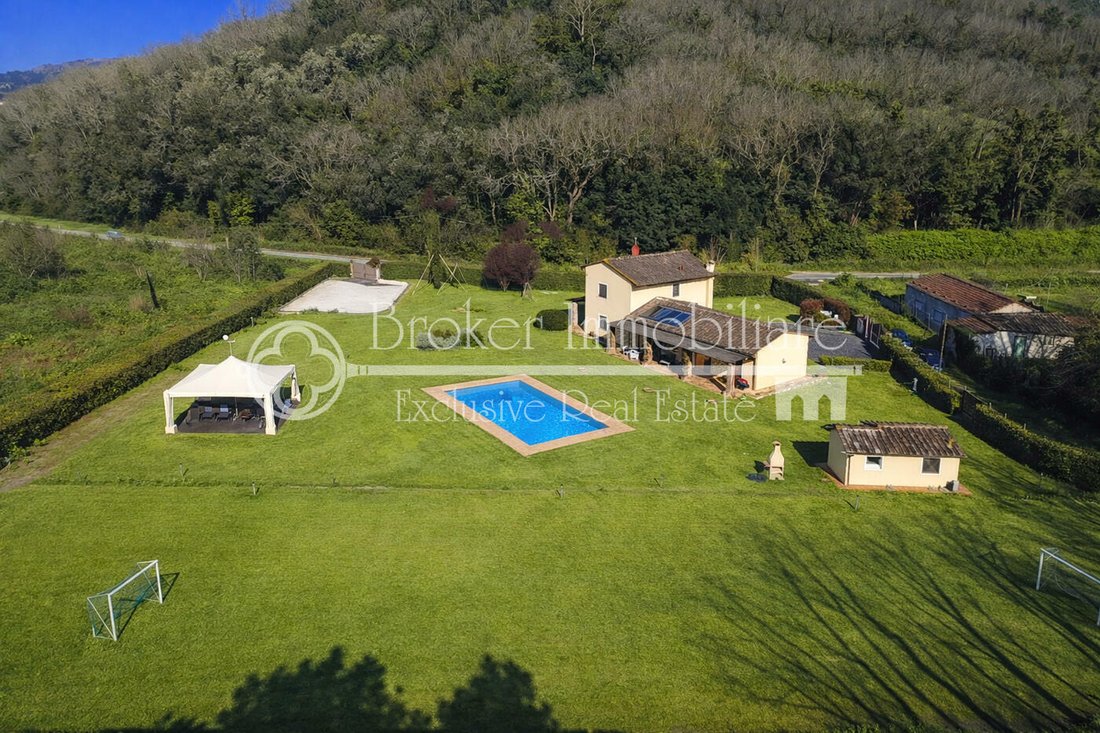 Villa in Historic Center, Lucca, Tuscany 3 - 17449391