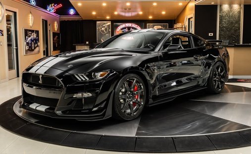 GT500 CF Track Pack! 1 320 Miles  5.2L S/C V8 (760hp) Tech Pkg  Painted Stripe in Plymouth, United States 1