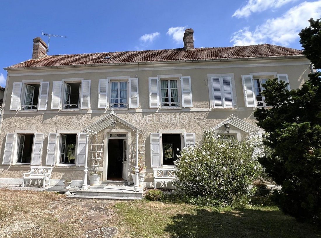 House in La Queue-les-Yvelines, Ile-de-France, France 1 - 17649908