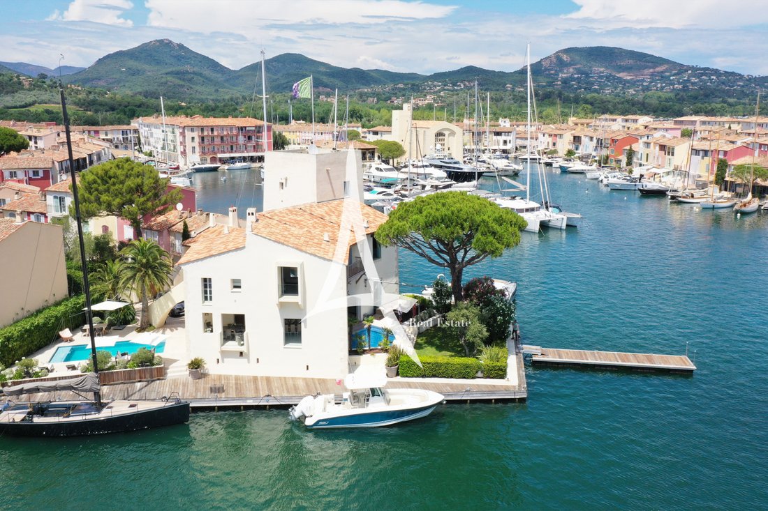 Villa in Grimaud, Provence-Alpes-Côte d'Azur, France 1 - 14979220