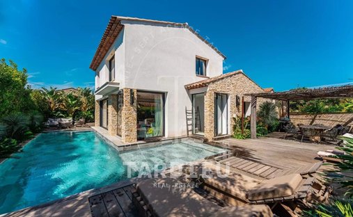 House in Zone Ouest Urbaine, Saint-Tropez, France 1
