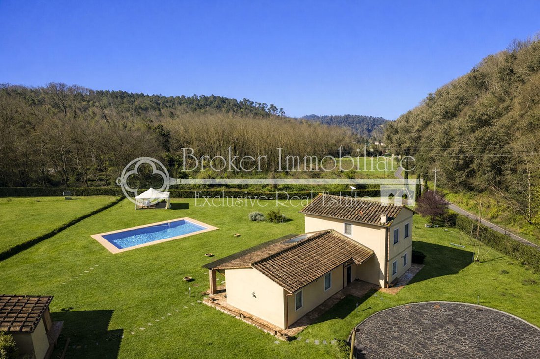 Villa in Historic Center, Lucca, Tuscany 5 - 17449391