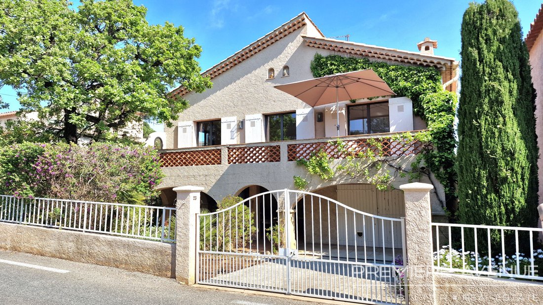 Villa in Ville-Les Saquedes-Le Bouillonnet, Sainte-Maxime, France 1 - 16329223