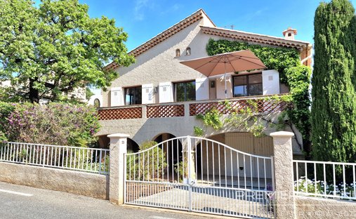 Villa in Ville-Les Saquedes-Le Bouillonnet, Sainte-Maxime, France 1