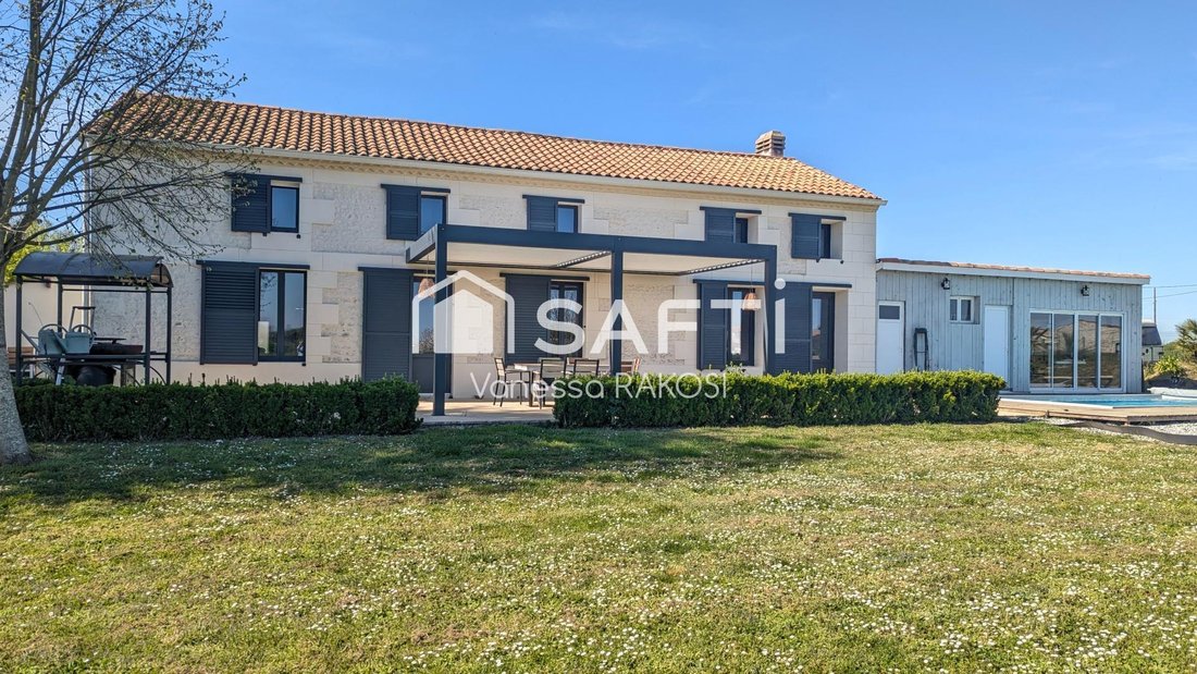 House in Meschers-sur-Gironde, Nouvelle-Aquitaine, France 1 - 16799723