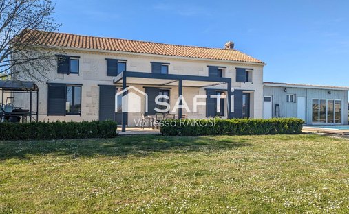 House in Meschers-sur-Gironde, Nouvelle-Aquitaine, France 1