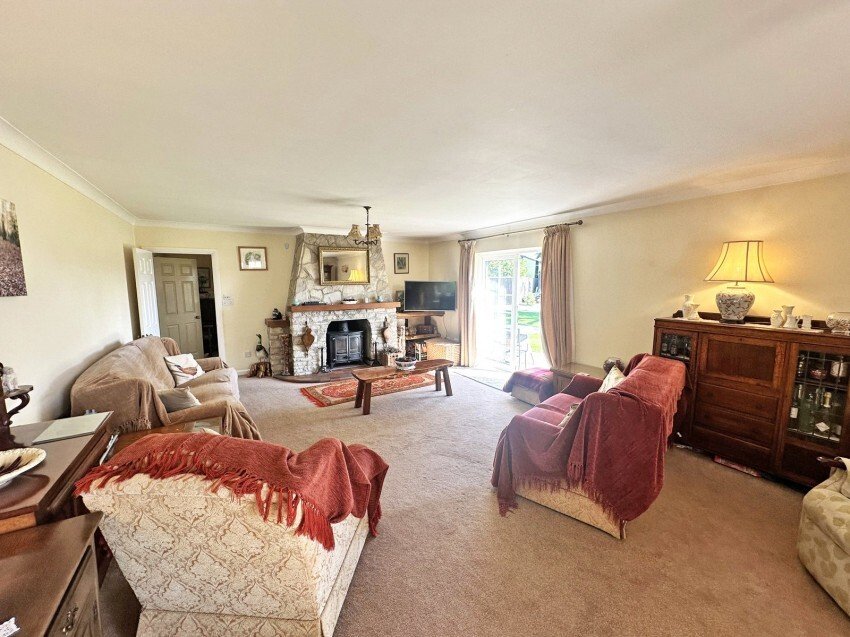 Bungalow in Lymington, England 3 - 17648063