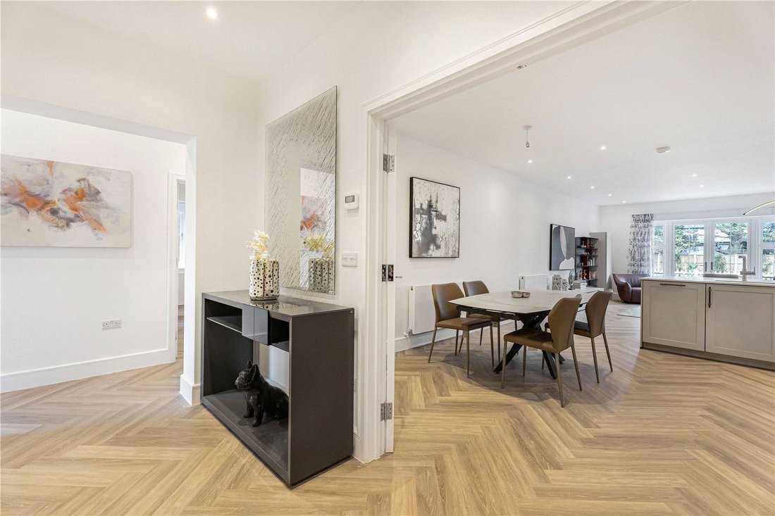 Apartment in Osidge, Barnet, England 5 - 17645418