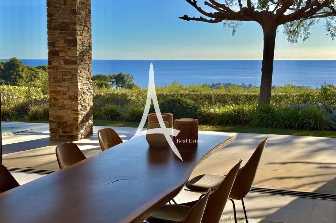 Villa in La Croix-Valmer, Provence-Alpes-Côte d'Azur, France 1 - 15848282