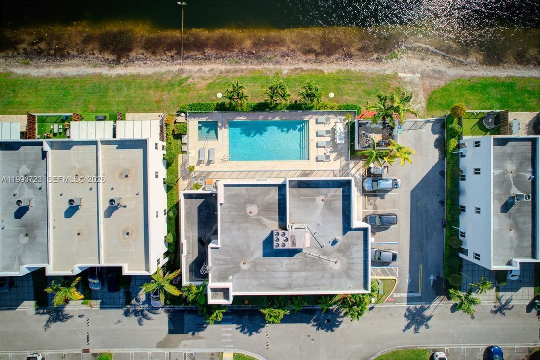 Townhouse in Doral, Florida, United States 3 - 17648439