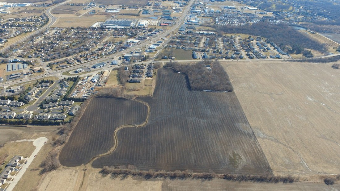 Farm Ranch in Sycamore, Illinois, United States 5 - 17651051