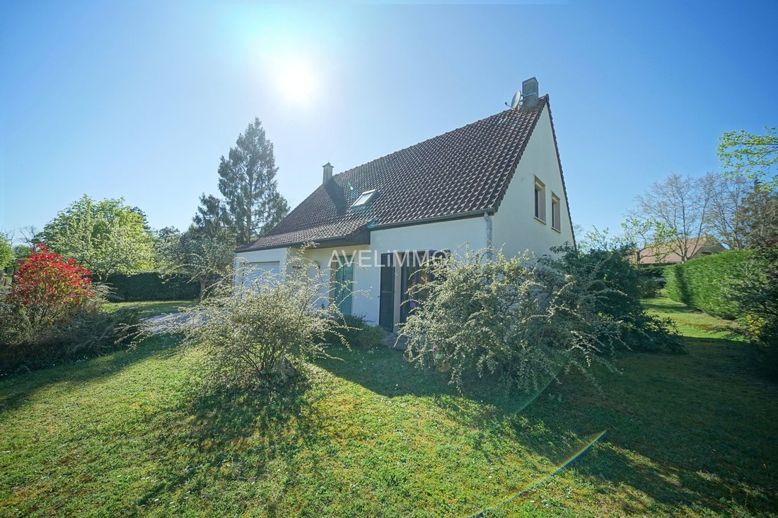 House in La Queue-les-Yvelines, Ile-de-France, France 1 - 17649896