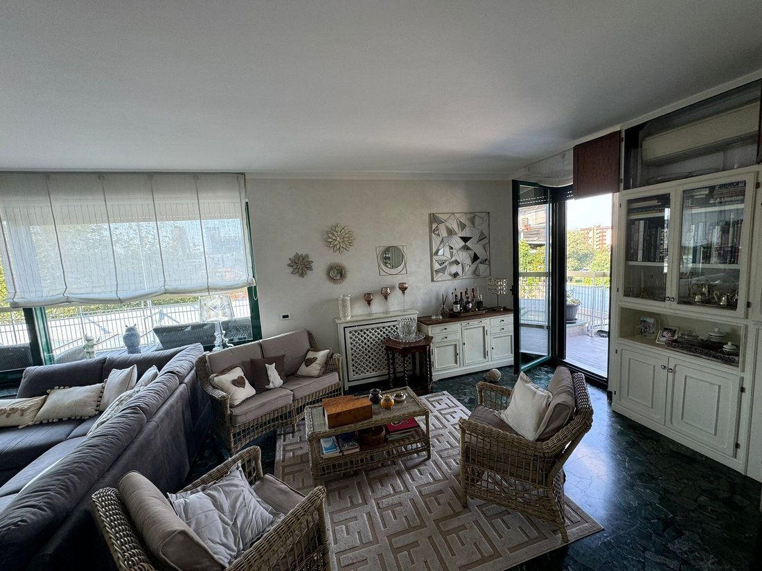 Penthouse in Centrale, Milan, Italy 1 - 17645362