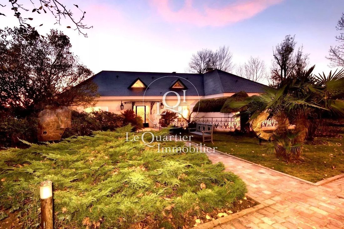 House in Santeny, Ile-de-France, France 1 - 17649836