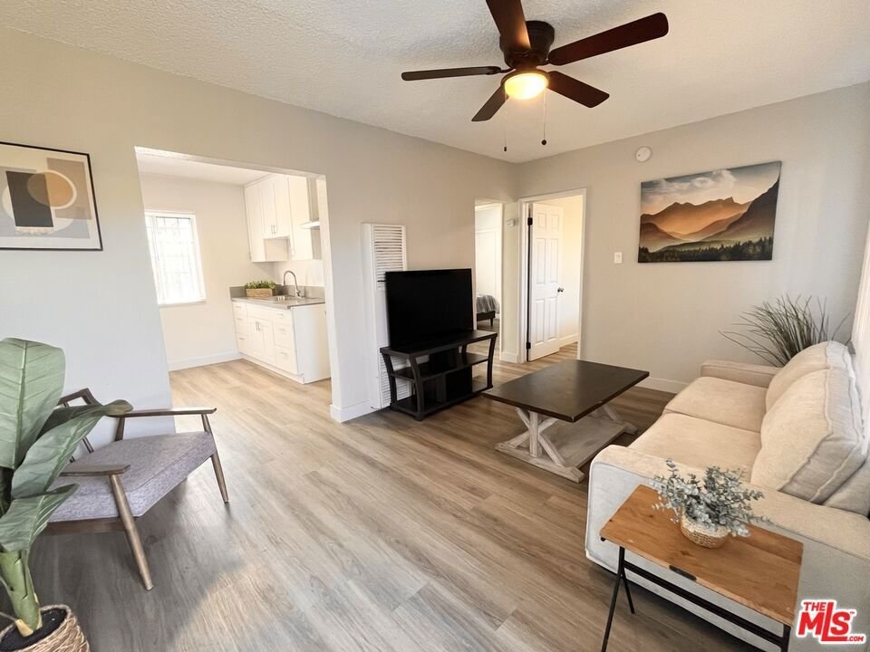 Los Angeles, California, United States 3 - 17652150