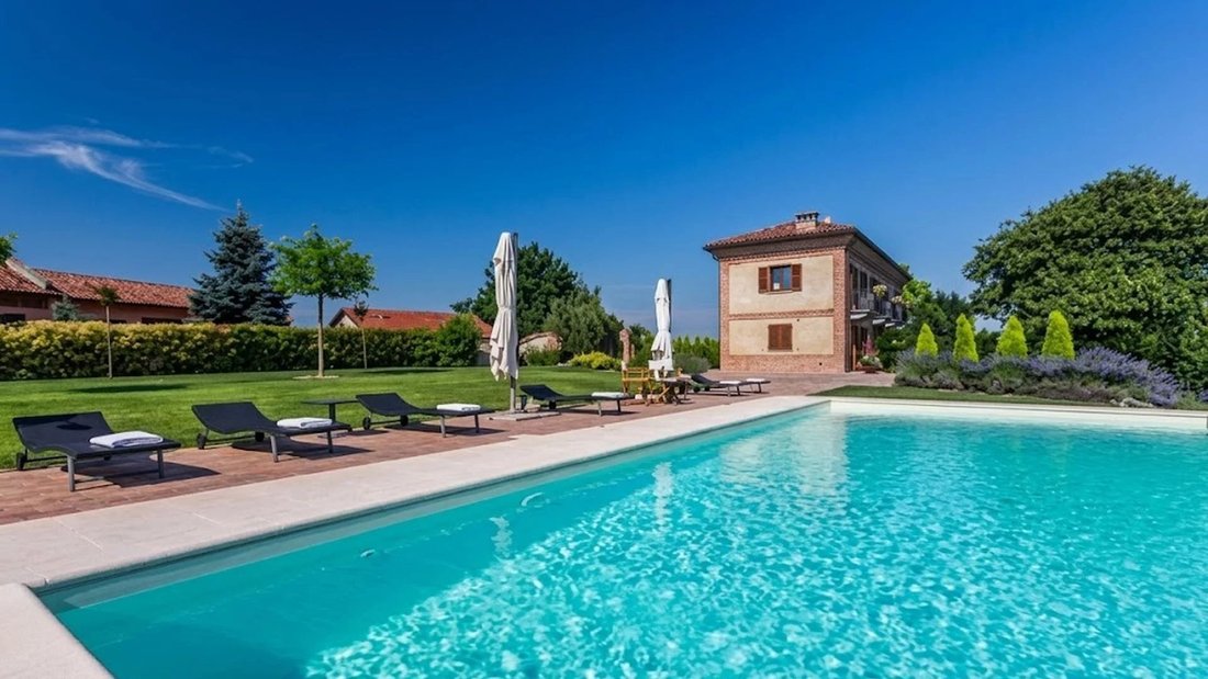 Villa in Vigliano d'Asti, Piedmont, Italy 2 - 17646778