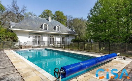 House in Ouest, Lamorlaye, France 1