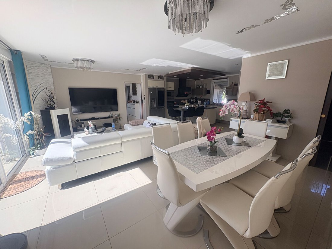 Villa in Taradeau, Provence-Alpes-Côte d'Azur, France 2 - 17646809