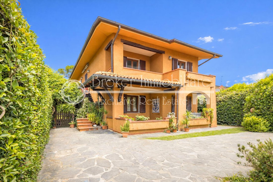 Villa in Center, Forte dei Marmi, Tuscany 3 - 16840367