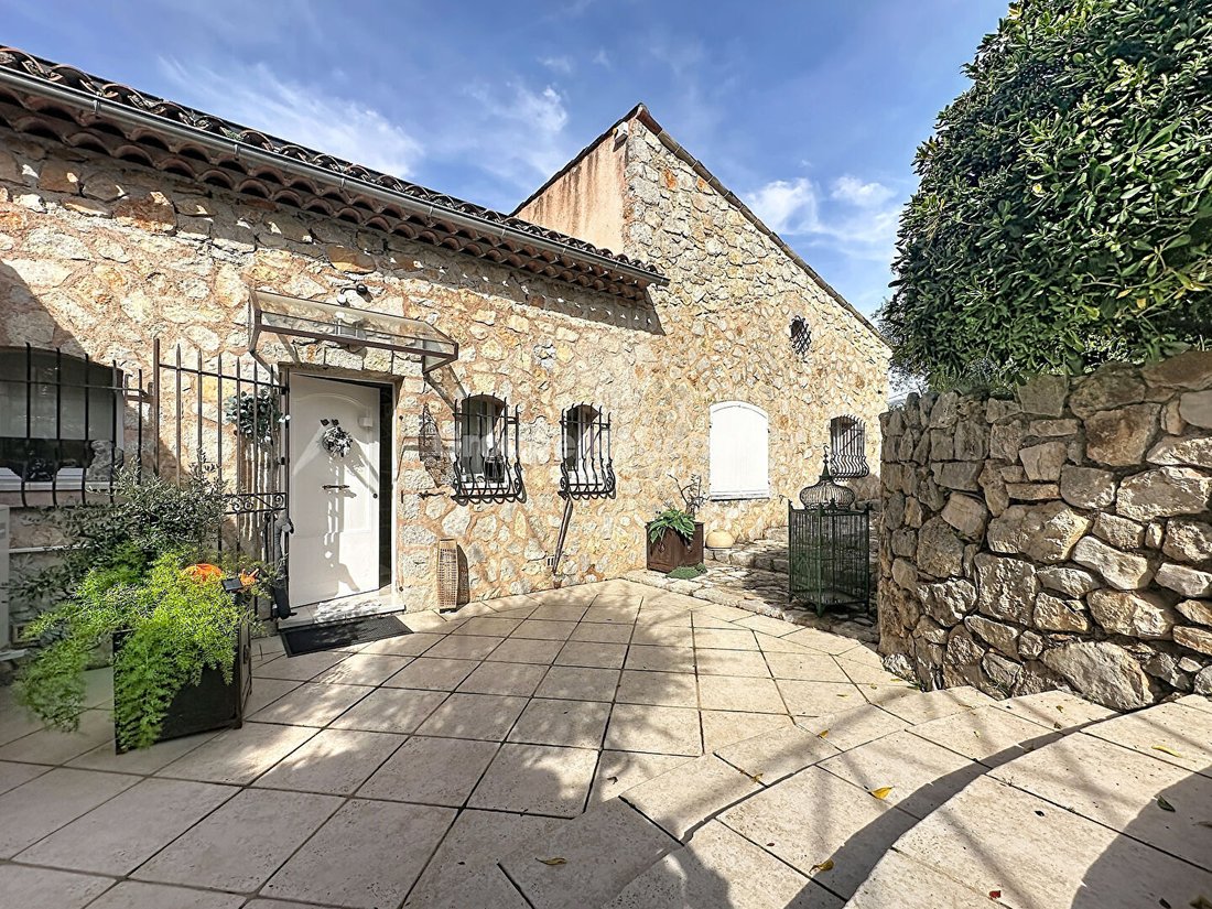 Villa in Auribeau-sur-Siagne, Provence-Alpes-Côte d'Azur, France 1 - 17657791